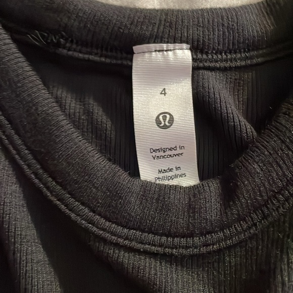 black lululemon hold tight cropped tank top - Picture 4 of 4